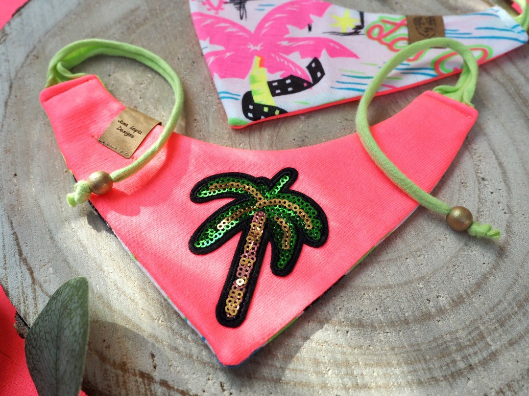 Neon Hundehalstuch zum Binden in Pink mit Palme aus Pailletten