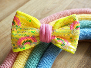 Hundeschleife und Katzenschleife in gelb mit Pailletten und Regenbogen