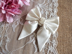 Weiße Hundeschleife aus Satin zur Hochzeit mit Perlen und Strass