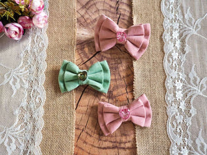 Hundeschleifen zur Hochzeit aus Cord in rosa und grün