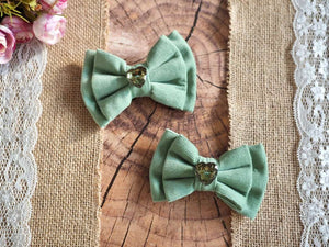 Hundeschleifen Hundeaccessoires zur Hochzeit in grün mit Kristallherzen